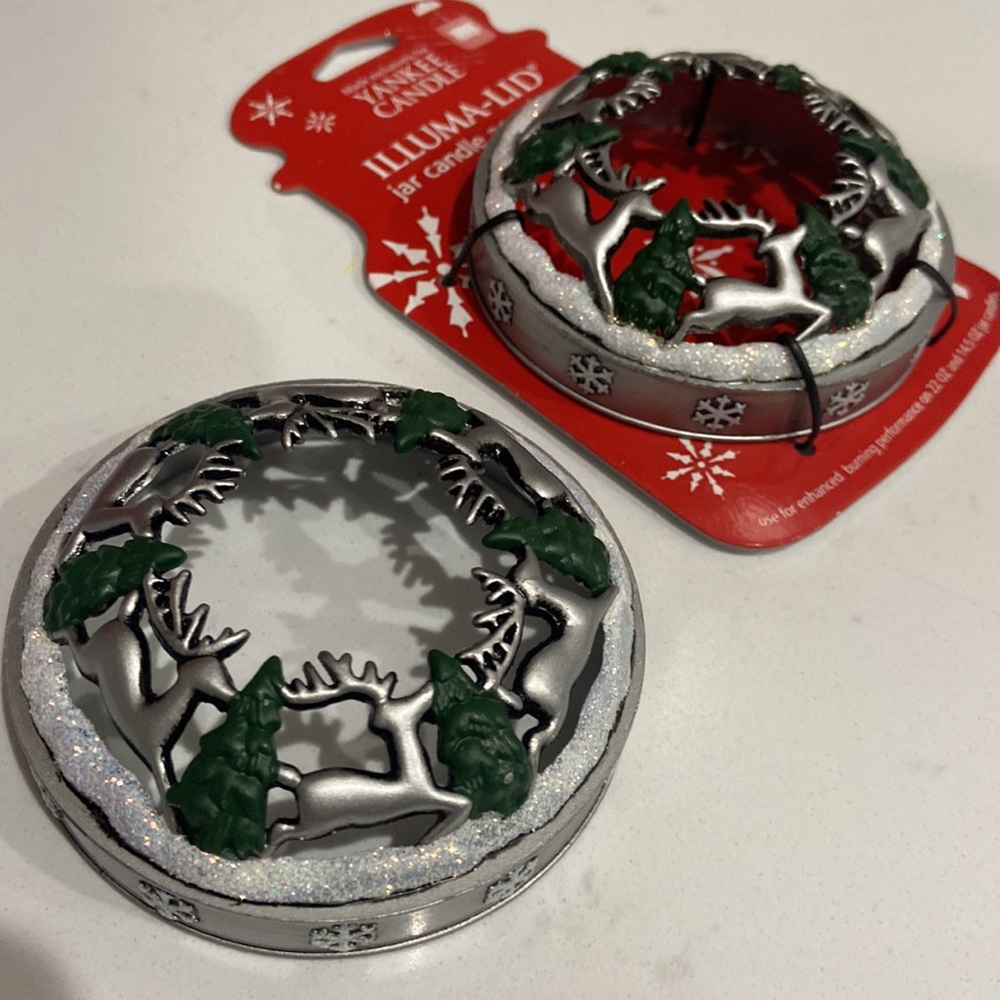 NEW Yankee Candle Christmas Winter Scene Design Illuma-Lid Jar Candle lid 2 lids - Picture 4 of 10
